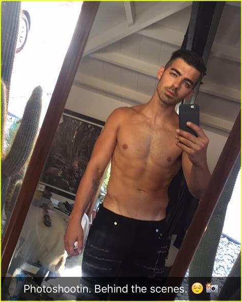 nick.jonas nipples|Are Joe Jonas and Nick Jonas Are in a Shirtless Selfie。